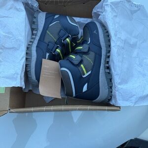 NWT in box Pacific Mountain Oslo Kids Hiking Boots Navy/Gray/Lime size 13